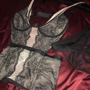 NWT VS Chantilly corset in black